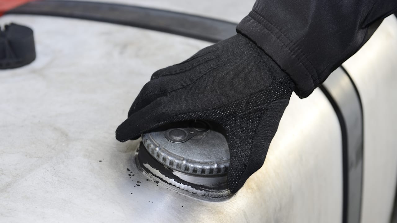 Spritpreise als Anreiz: Diesel-Diebe stehlen 6000 Liter in Baden-Württemberg