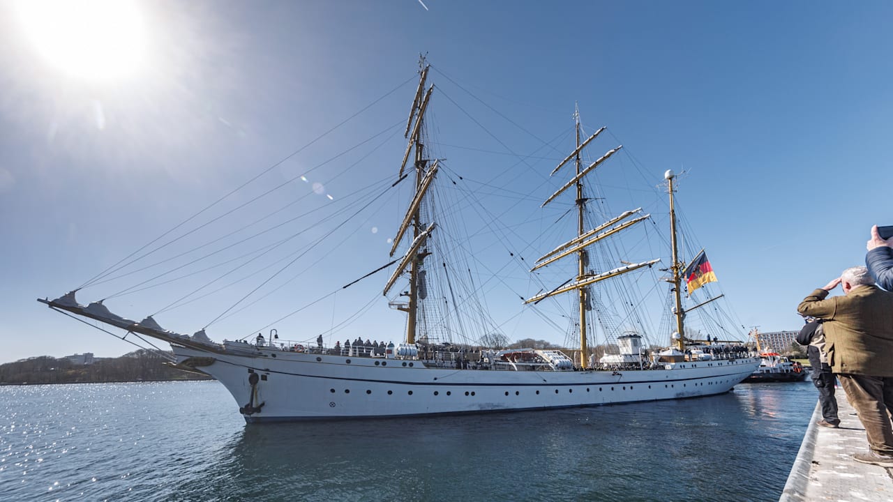 Segelschulschiff Gorch Fock bricht zu historischer Atlantiküberquerung auf