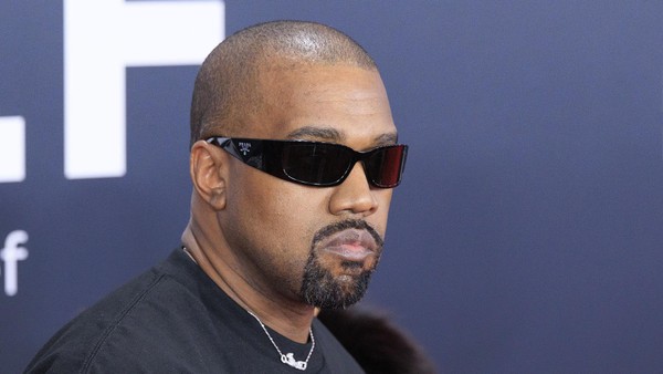 Kontroverser Auftritt von Kanye West: Konzertreise und Bustransfers in den Fokus