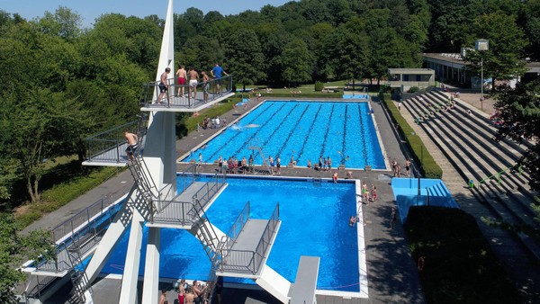 Zukunft des Schwimmbads Höntrop: Neubau geplant trotz rechtlicher Hürden