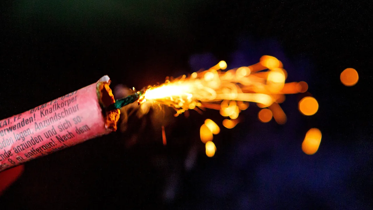 Böller-Unfall in Bad Oldesloe: Fünfjähriges Kind schwer verletzt