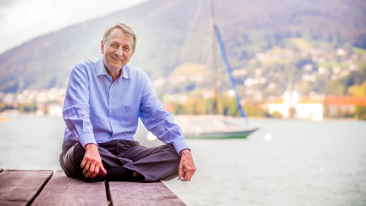 Walter Gunz setzt sich für die Rettung des gestrandeten Wals Timmy ein