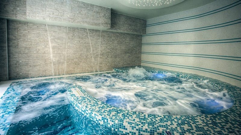 Tragödie im Hotel-Whirlpool: 12-Jähriger stirbt nach schrecklichem Vorfall