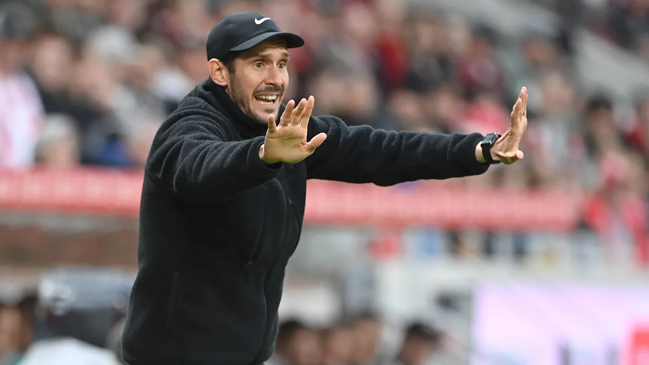 SC Freiburg: Trainer Julian Schuster im Mittelpunkt des Geschehens