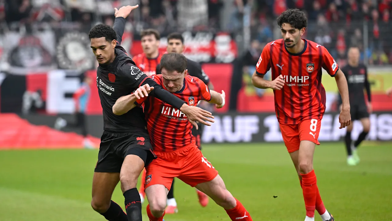 Leverkusens Abwehr zeigt Stärke trotz Ausfall von Quansah