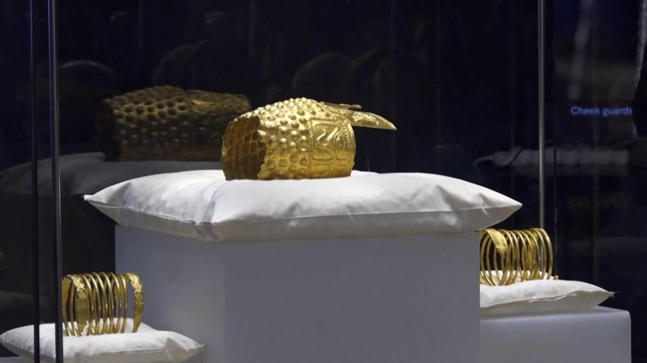 Historischer Helm nach Raubüberfall nach Rumänien zurückgebracht