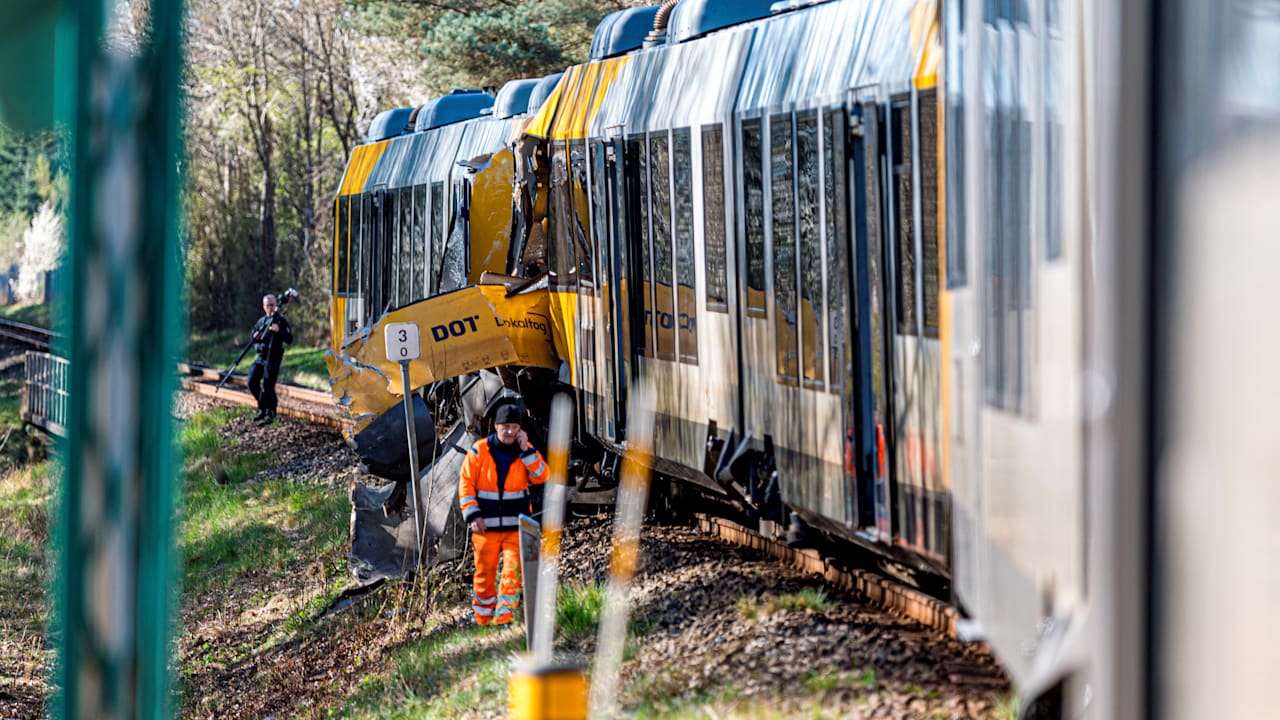 Zugunglück in Dänemark: Verletzte und schwere Schäden nach Kollision