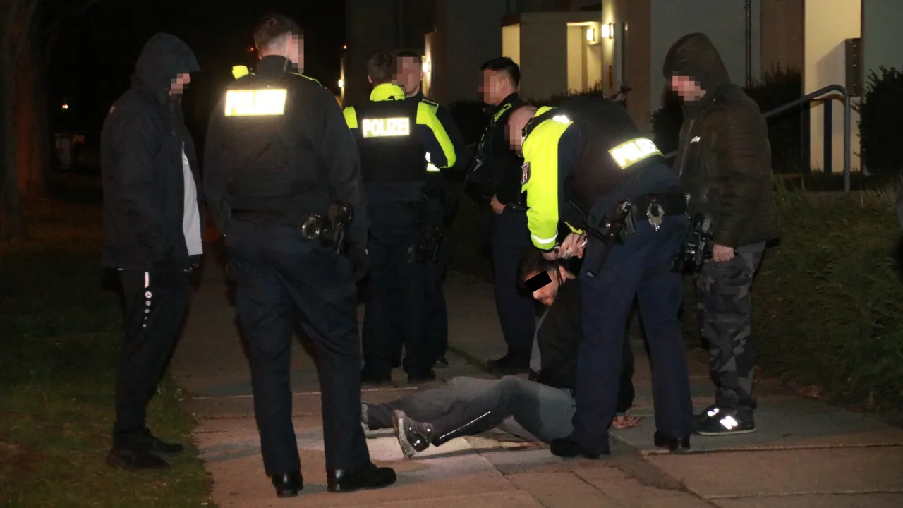 Gewaltsame Auseinandersetzung bei Verkehrskontrolle in Berlin