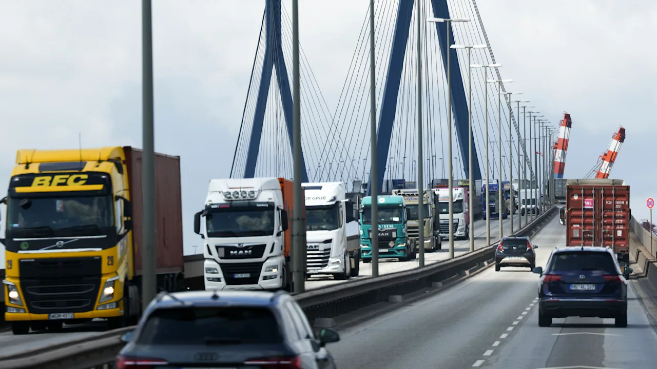Verkehrskollaps in Hamburg durch Schwertransport auf der Köhlbrandbrücke