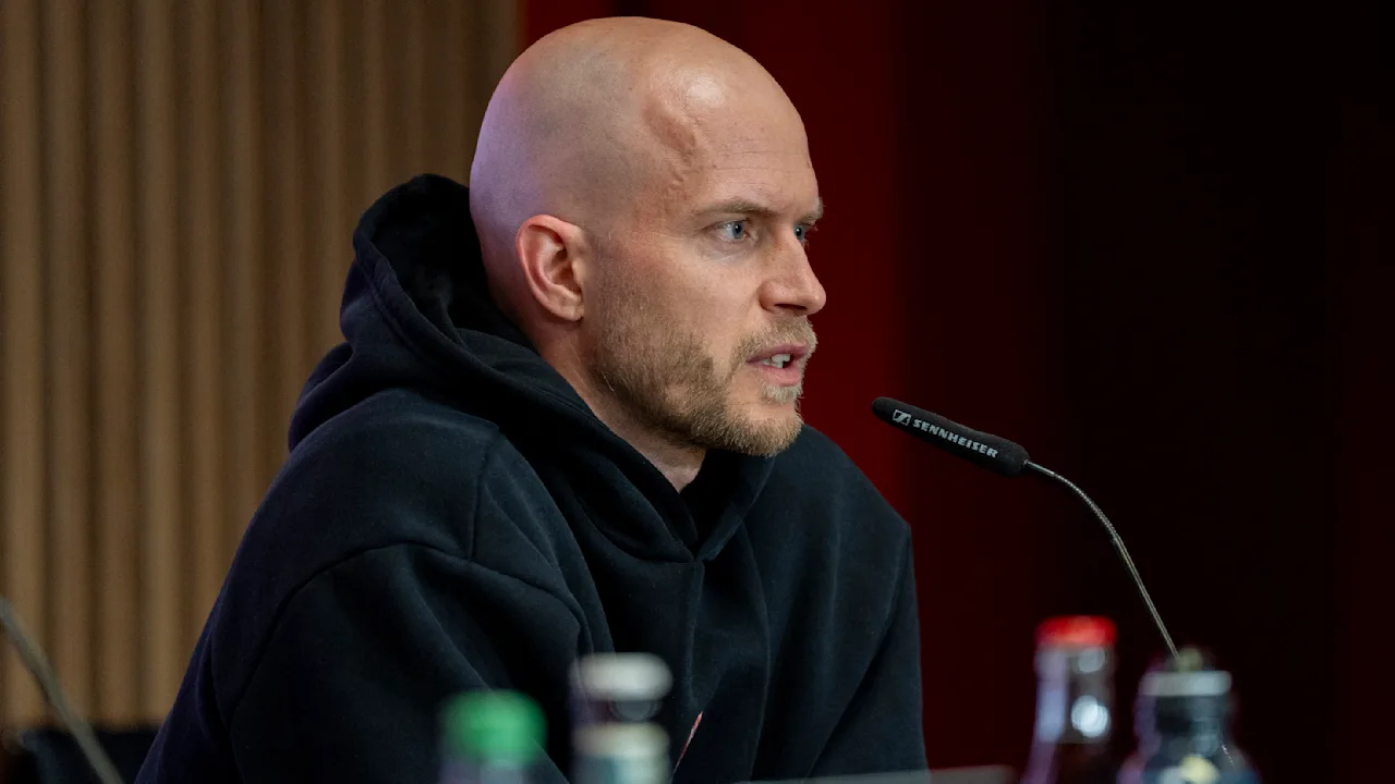 Rasenstreit nach Rhein-Derby: Leverkusen gewinnt knapp gegen Köln