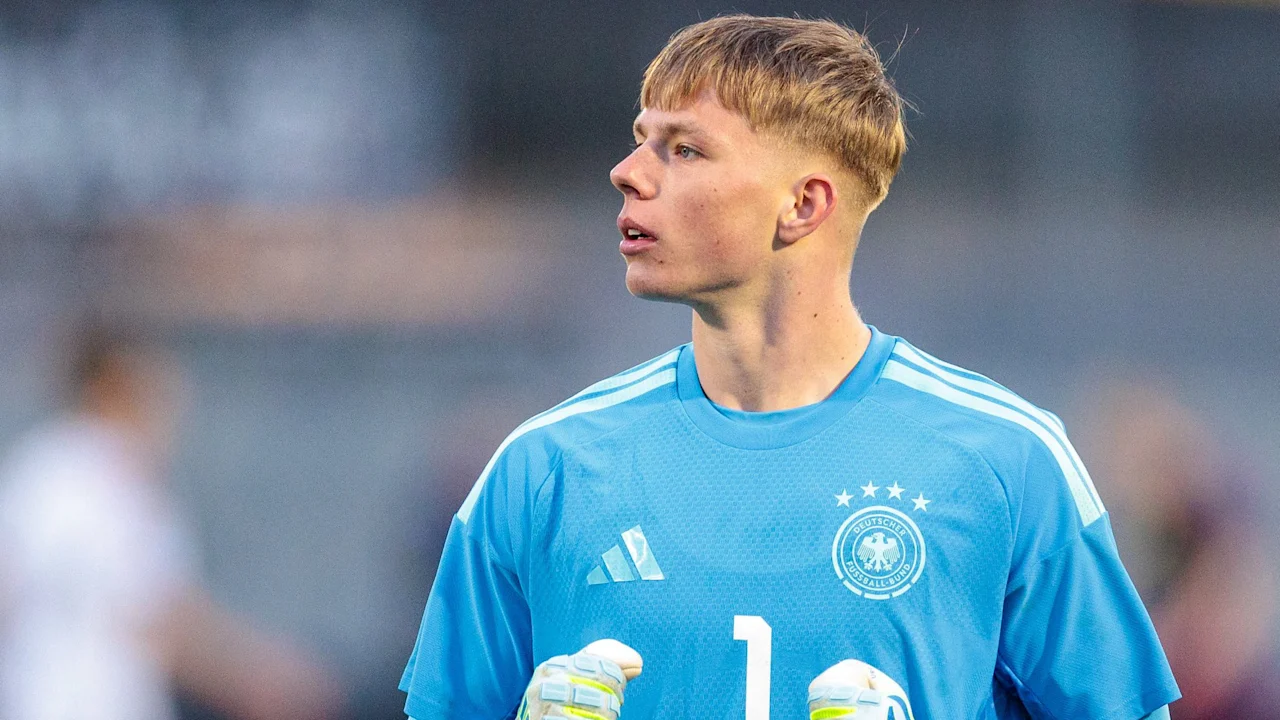 VfB Stuttgart verlängert mit Torwart-Talent Florian Hellstern