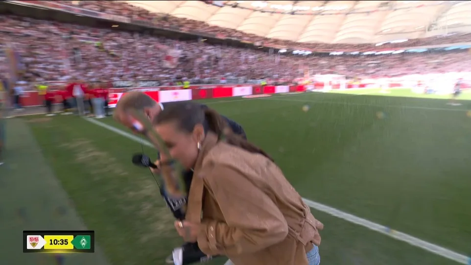 Wontorra und Wohlgemuth: Ein unterhaltsamer Moment vor dem Anpfiff