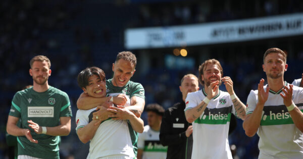 Hannover 96 feiert wichtigen Auswärtssieg und festigt Relegationsplatz