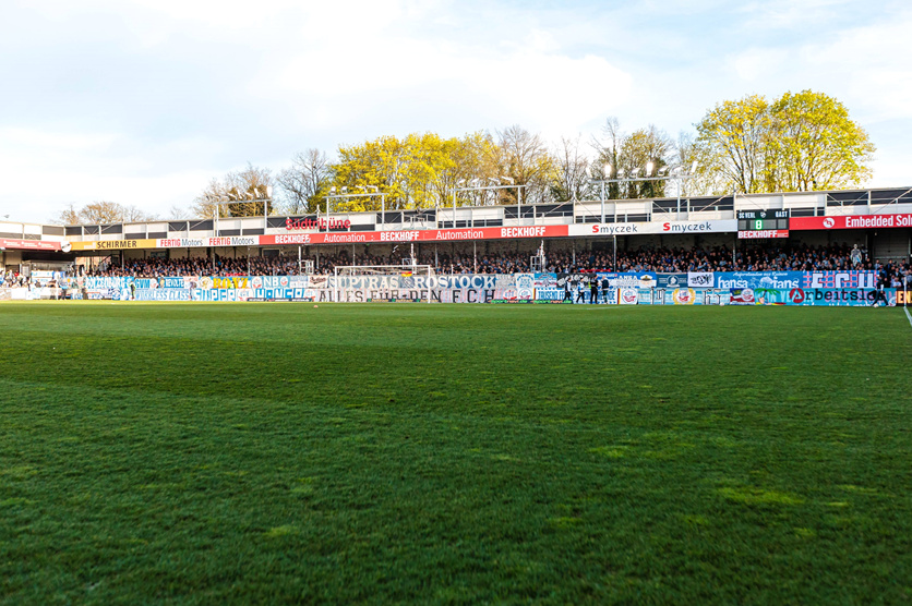 Hansa Rostock: Chaotisches Auswärtsspiel in Verl sorgt für massive Schäden und Ermittlungen