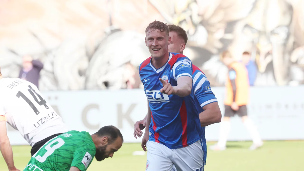 Hansa Rostock bleibt im Aufstiegsrennen - Tor-Feuerwerk gegen Ulm