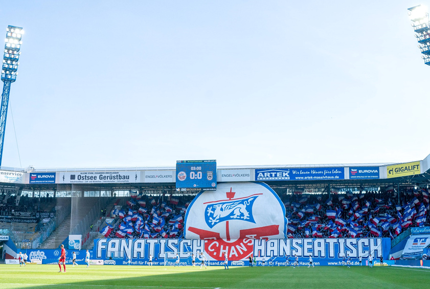 Hansa-Fans sorgen für spektakuläre Choreo und Spielunterbrechung