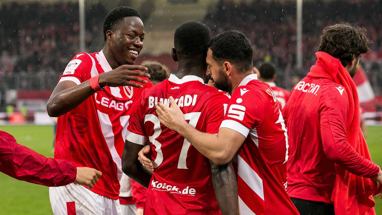 Cottbus auf Punktejagd: Aufstieg im Visier gegen Viktoria Köln