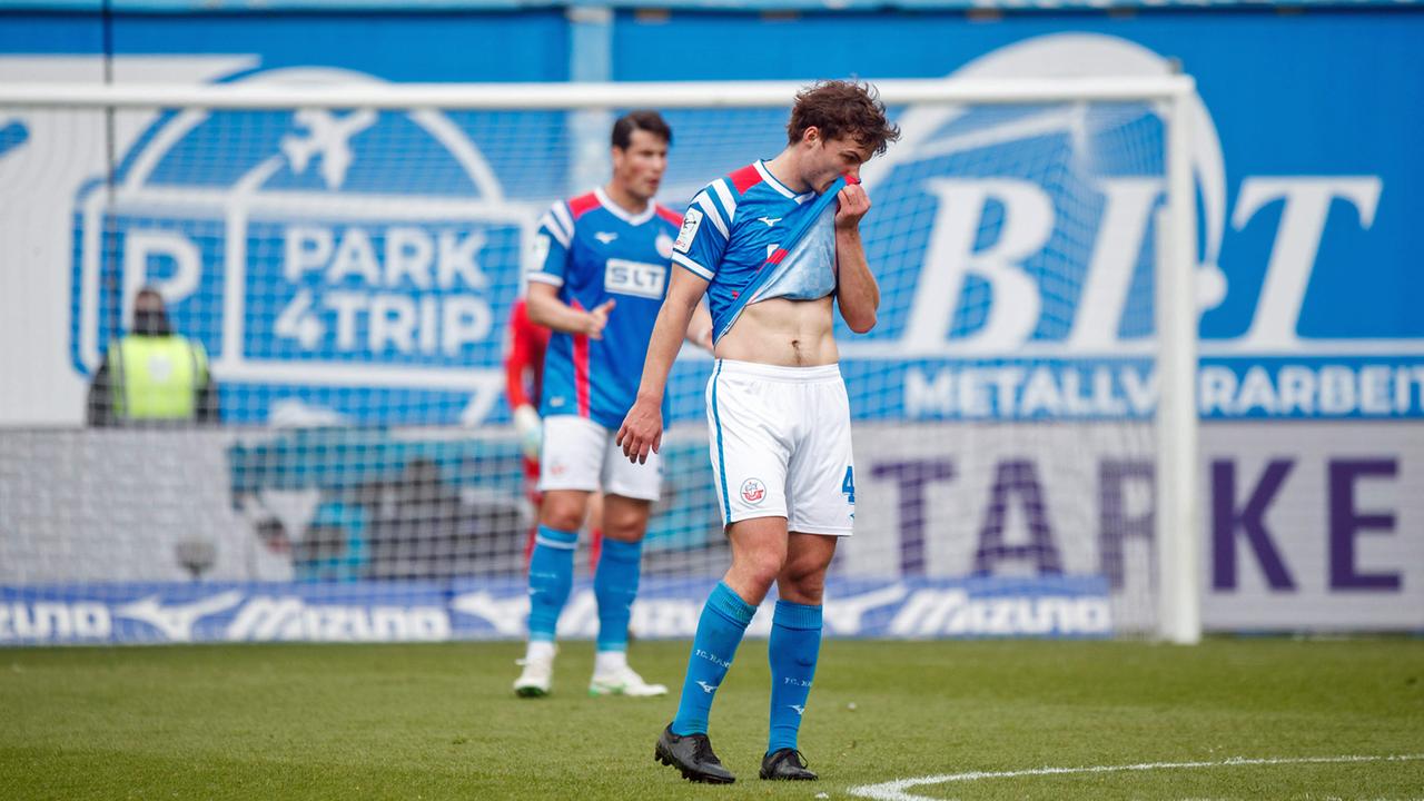 Hansa Rostock erleidet schmerzhaftes Heimdebakel gegen Regensburg
