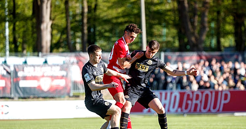 Hansa Rostock sichert sich Finaleinzug im Landespokal durch späten Treffer