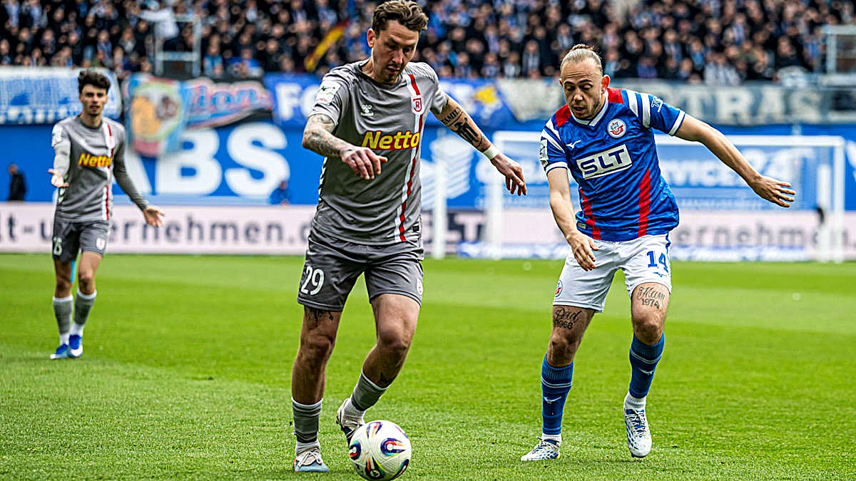 Adrian Fein bleibt bis 2028 beim SSV Jahn Regensburg