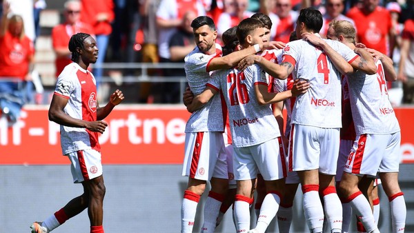 RWE auf dem Weg in die 2. Bundesliga: Cottbus-Duell im Fokus