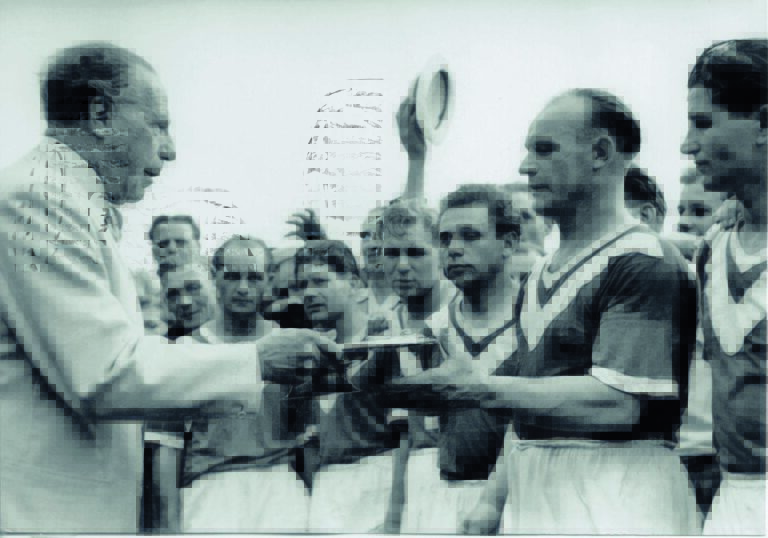 Entdecken Sie die faszinierende Geschichte von Rot-Weiss Essen bei Stadionführungen!