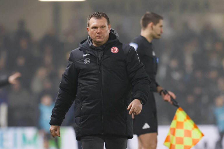 Uwe Koschinat blickt optimistisch auf das Heimspiel gegen Saarbrücken
