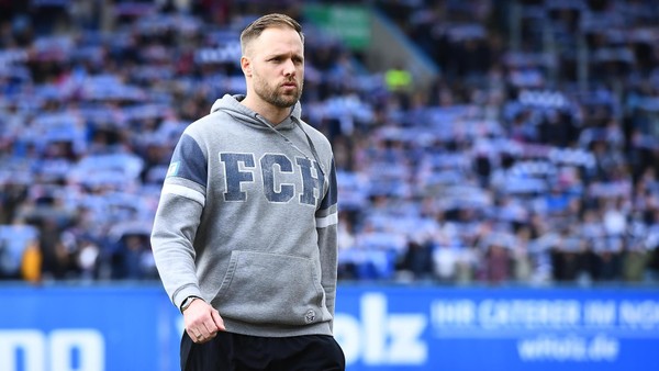 Hansa Rostock in der Krise: Aufstiegshoffnungen schwinden nach Debakel gegen Regensburg