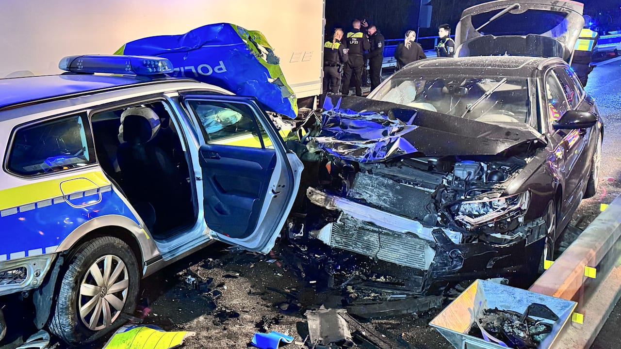 Verfolgungsjagd endet im Chaos: Geklauter Audi stark beschädigt