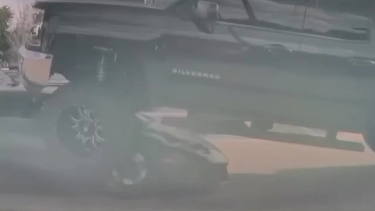 Pickup überrollt Lamborghini auf Parkplatz in Florida