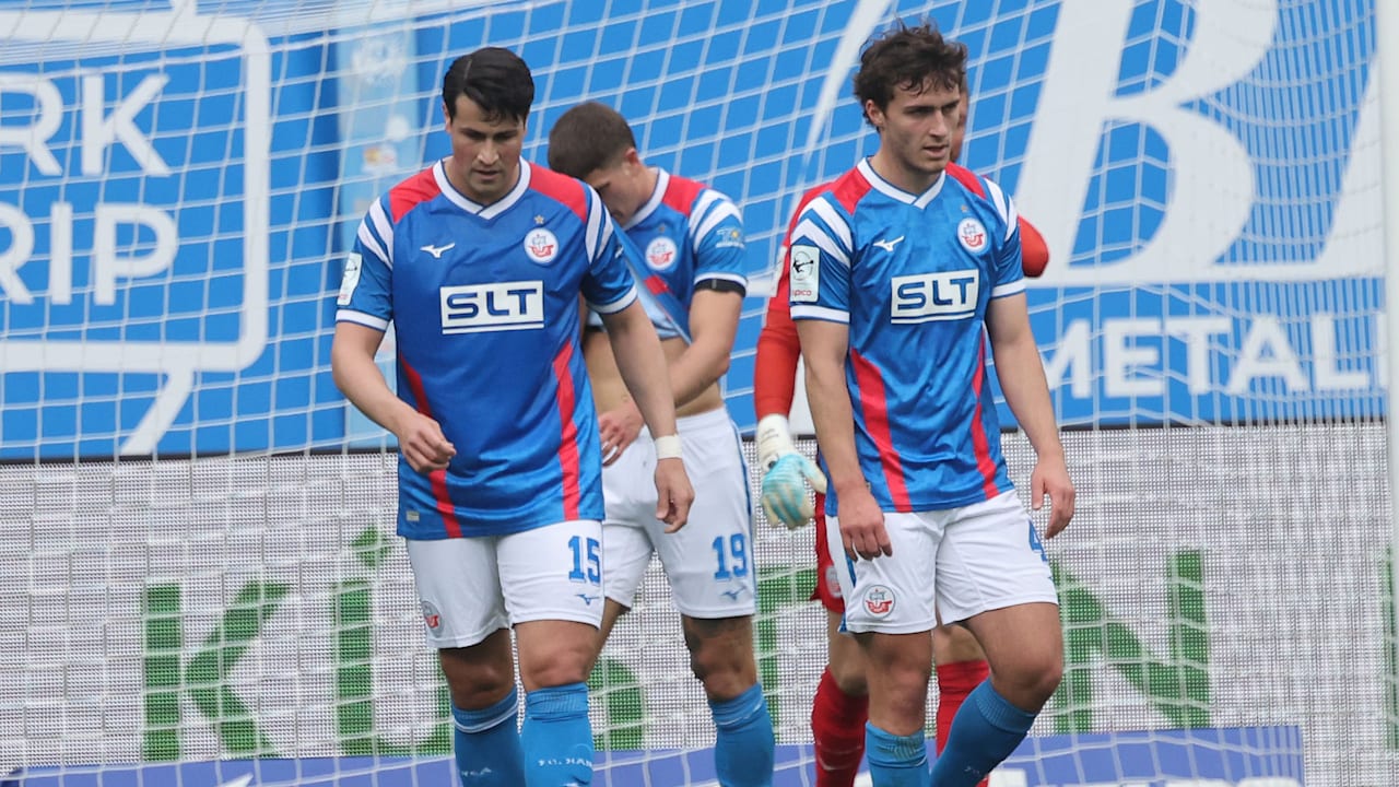 Hansa Rostock nach bitterem Debakel gegen Jahn Regensburg stark unter Druck
