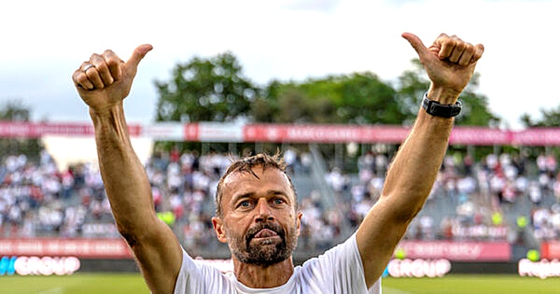 Michael Schiele bleibt Trainer der Würzburger Kickers bis 2028