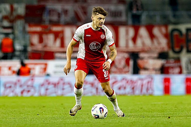 Jannik Hofmann bleibt Rot-Weiss Essen treu