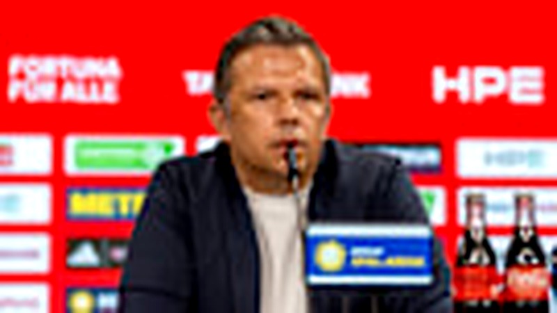 *Gute Laune im DFB-Quartier: Spielerfrauen und Lachen bringen Freude zurück*