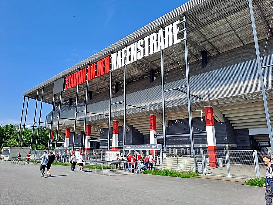 Die Rückkehr der Haupttribüne: Ein Denkmal für Rot-Weiss Essen
