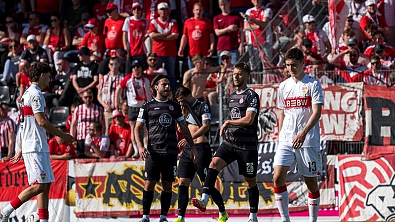 *Rot-Weiss Essen mit herber Niederlage: Trainer Koschinat sieht dringenden Handlungsbedarf*
