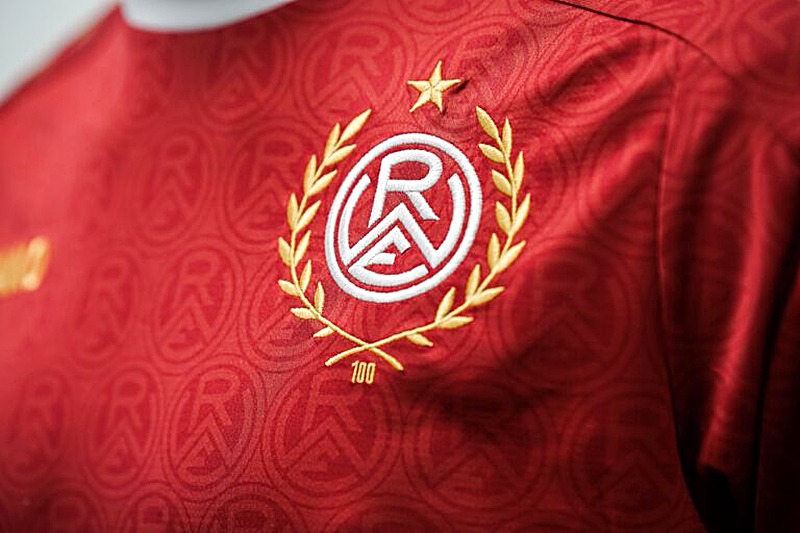 RWE feiert 100 Jahre Vereinswappen mit Sondertrikot – Blitzverkauf in 19 Minuten!
