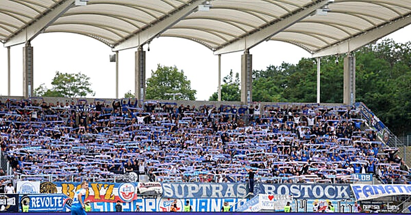 Hansa Rostock mobilisiert Fans für entscheidendes Relegationsspiel in Saarbrücken