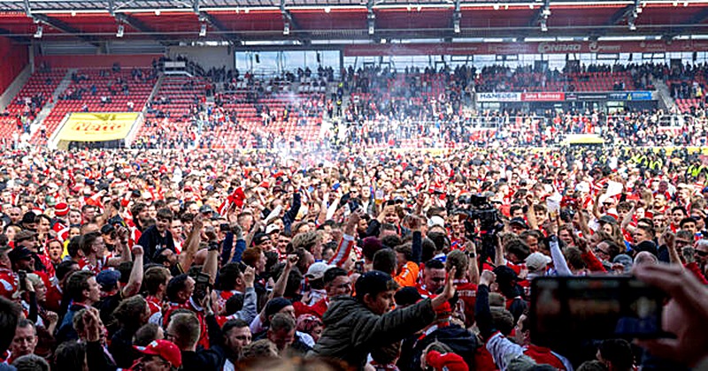 Energie Cottbus feiert Rückkehr in die 2. Liga nach zwölf Jahren