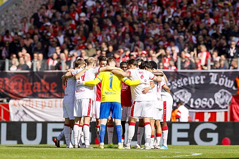 Relegation zur 2. Bundesliga: Ticket-Vorverkauf für RWE-Fans startet bald