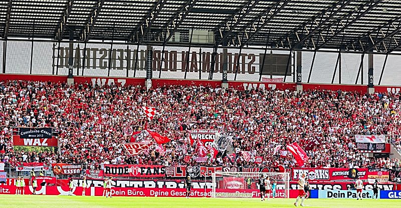 Rot-Weiss Essen vor dem großen Showdown: Die Hafenstraße pulsiert vor der Relegation