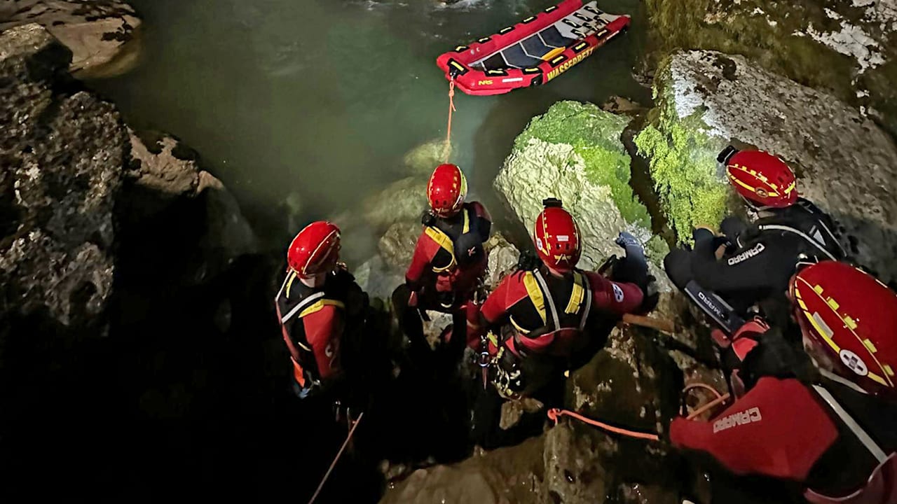 Tragisches Unglück in Österreich: 17-jähriger Kajak-Fahrer ertrinkt in Wildwasser
