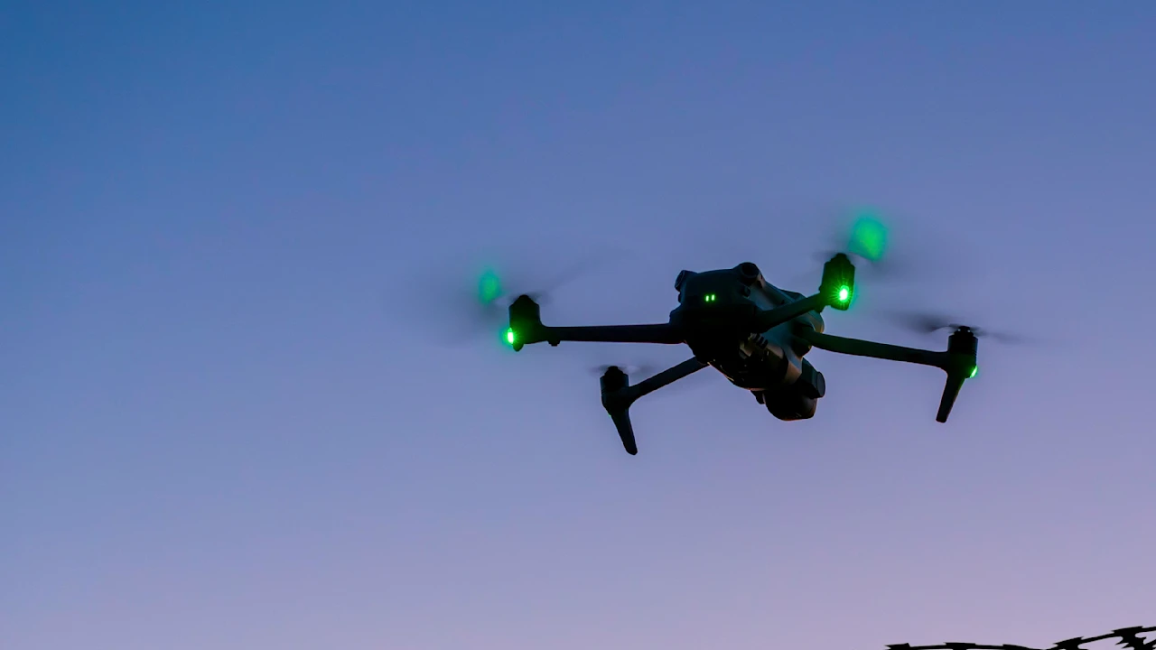 Rentner schießt Drohne der Gemeinde ab: Ein skurriler Vorfall in Nohic