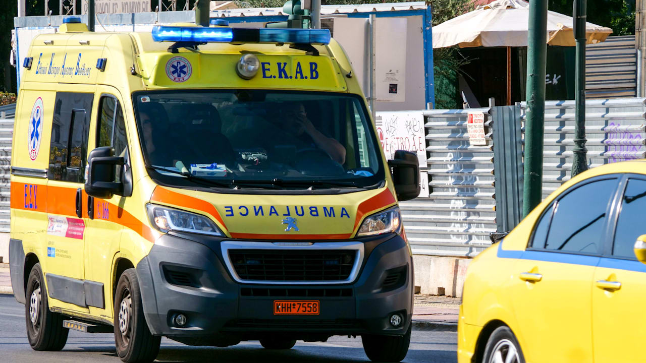 Tragisches Unglück in Griechenland: Mutter stirbt durch herabfallenden Betonblock