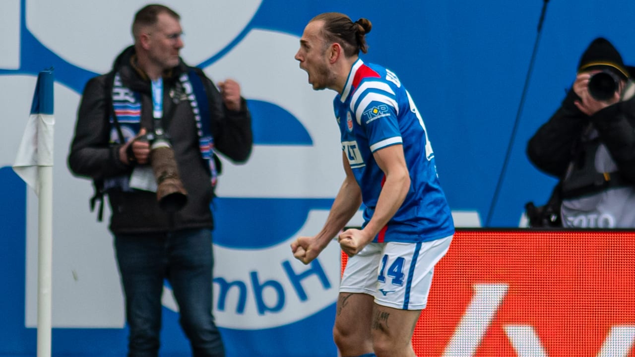 Hansa Rostock feiert Offensiv-Feuerwerk: Lebeau und Holten glänzen im Rampenlicht